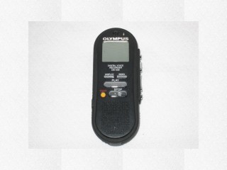 Olympus DS-330 (16 Mo, 5,5 Hrs) Enregistreur vocal numérique portable avec USB