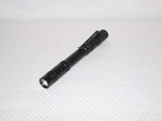 solide-mini-puissante-torche-led-en-forme-de-stylo-pour-poche-big-4