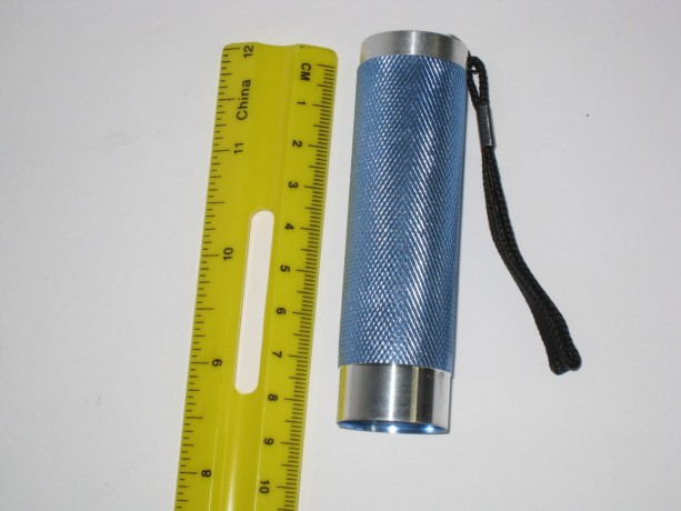 solide-mini-puissante-torche-metallique-led-portable-big-1