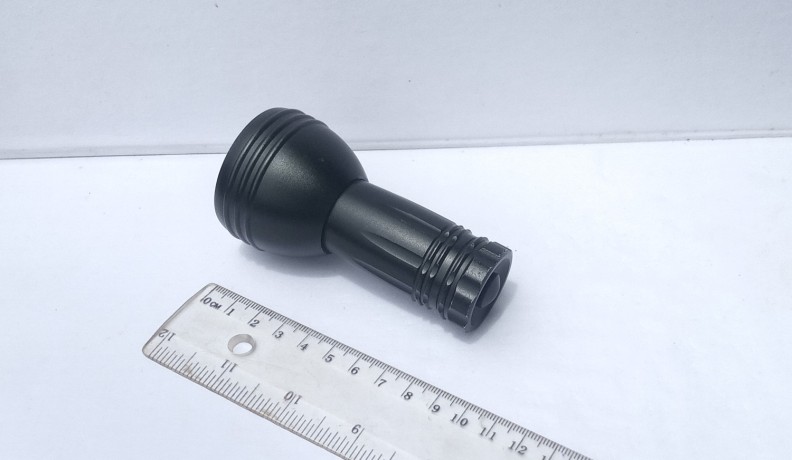 solide-puissante-mini-torche-metallique-led-portable-noir-big-1